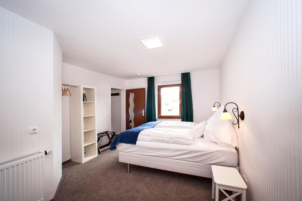 Hinter Den Spiegeln Hotel Heimbach Exterior photo