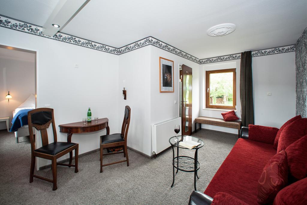 Hinter Den Spiegeln Hotel Heimbach Exterior photo